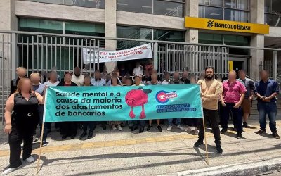 Sindicato dialoga com trabalhadores em dia de protesto contra metas abusivas no BB