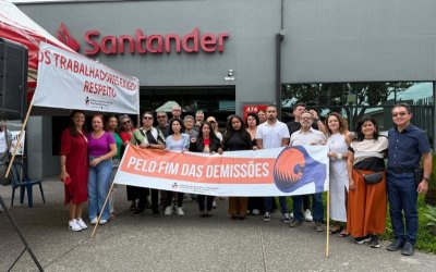 Protesto contra demissões no Radar Santander