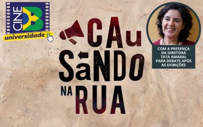 Arte mostra rosto da diretora de cinema Tata Amaral com cabelo curto e preto , num quadro de fundo marrom claro com letras vermelhas e azuis escrito Causando na rua