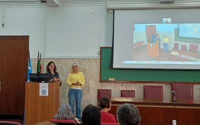 Fotografia mostra duas mulheres em pé. Valeska Pincovai, secretária de saúde do Sindicato usa blusa amarela e calça jeans