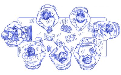Ponto de vista do alto de uma mesa de reunião, com sete pessoas sentadas