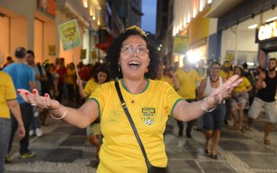 Raquel: sorriso largo, alegria combativa e a firmeza necessária às mulheres que sabem a importância de lutar por seu espaço, por seus direitos (Crédito: Gerardo Lazzari / Cedoc)