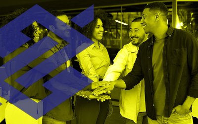 Imagem de trabalhadores, com as mãos sobrepostas umas as outras, acompanhada do logo do bb em primeiro plano