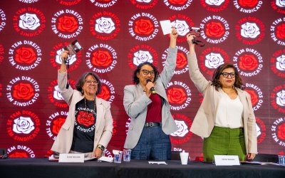 Foto das dirigentes Ana Lúcia Pinto, secretária-geral da Fetec-CUT/SP, Aline Molina, presidenta da Fetec-CUT/SP e Neiva Ribeiro, presidenta do Sindicato