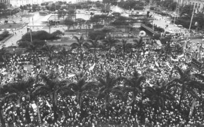 Paralisação dos bancários, em 1985, reuniu 30 mil pessoas na Praça da Sé (Foto: Acervo Seeb-SP)