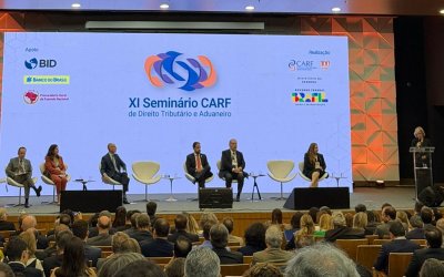 Imagem mostra auditório cheio durante o XI Seminário CARF de Direito Tributário e Aduaneiro