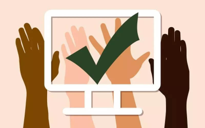 Mãos para cima, representando a aprovação de acordo em assembleia virtual (Imagem: Freepik) (