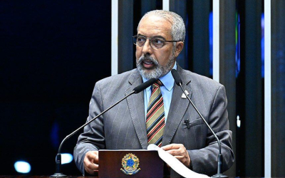Senador Paulo Paim, autor da PEC 148/2015, comemorou a aprovação da proposta pela CCJ em pronunciamento no plenário (Foto: Waldemir Barreto/Agência Senado)
