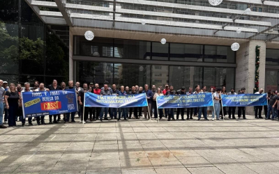 Sindicato protesta na Torre Matarazzo (Foto: Seeb-SP)