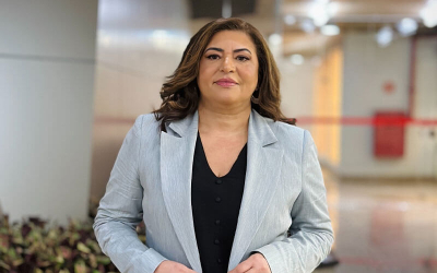 Neiva Ribeiro, presidenta do Sindicato dos Bancários, veste camisa camisa preta e blazer azul (Foto: Seeb-SP)