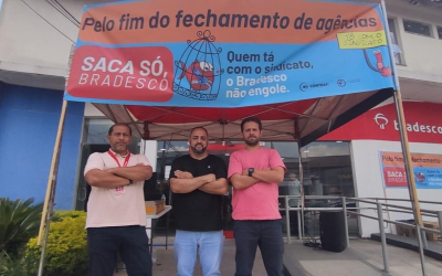 Dirigentes do Sindicato em ato contra o fechamento de agência do Bradesco no Cangaíba (Foto: Seeb-SP)