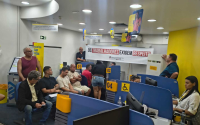 Foto de agência lotada do Banco do Brasil