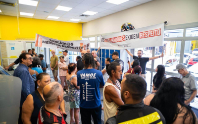 Sindicato protesta contra falta de funcionários em agência do Banco do Brasil