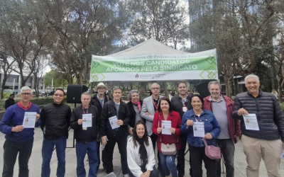 Imagem mostra dirigentes perfilados durante atividade na Torre Santander