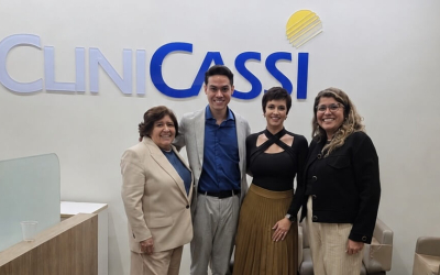 imagem mostra conselheiros eleitos durante inauguração da CliniCassi em santos
