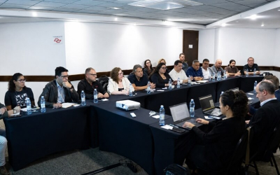 Imagem mostra mesa de negociação entre a CEBB e a direção do Banco do Brasil