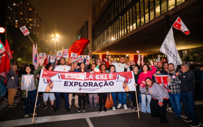 Sindicato presente em manifestação pelo fim da escala 6x1 (Foto: Seeb-SP)