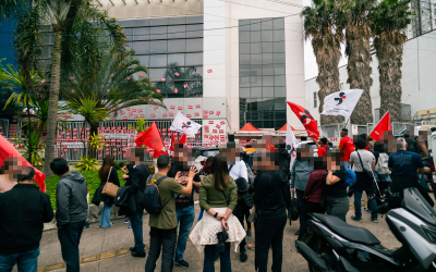 Foto do protesto em frente à Gipes