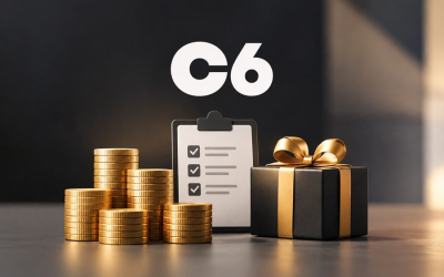 Imagem mostra pilhas de moedas sob o logo do C6