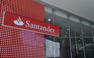 Fachada de agência do Santander