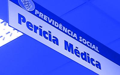 Placa de agência do INSS onde se lê "perícia médica"