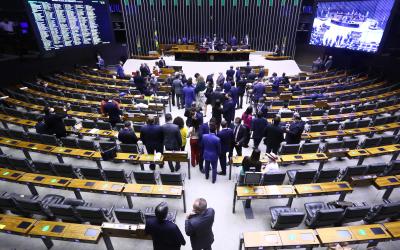 Foto do plenário da Câmara dos Deputados durante votação da MP 1045