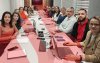 Foto da mesa de negociação entre representantes dos bancários do Santander e a direção do banco