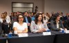 Foto das dirigentes Aline Molina, Neiva Ribeiro e Juvandia Moreira, em mesa de negociação com a Fenaban