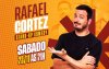 arte mostra comediante Rafael Cortez de camisa preta, barba e cabelo preto