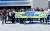 Imagem mostra bancários protestando pela ampliação do teletrabalho. seus rostos foram borrados a fim de evitar perseguição dentro do banco