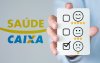 Arte em desenho composta de um logo do saúde caixa ao lado de uma mão segurando um papel onde se vÊ três emojis, um com cara sorridente, outro com rosto sem expressão e um terceiro com rosto infeliz. ao ado deste ultimo há uma marca de sinal de "check"