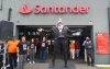 Com mote "Santander Exterminador", Sindicato protesta contra fechamento de agências e contratações fraudulentas