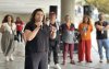 Neiva Ribeiro, presidenta do Sindicato, em protesto contra demissão em massa no Itaú