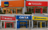 Fotomontagem com imagens de fachadas de agências do Itaú, Santander, Bradesco, Caixa e Banco do Brasil