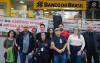 Dirigentes do Sindicato posam para fptp em frente ao prédio que abriga as Superintendências Leste do Varejo e do Segmento Estilo do Banco do Brasil