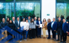 Representantes dos trabalhadores e representantes do Banco do Brasil posam para foto durante entrega da pauta de reivindicações do funcionalismo