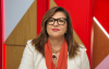 Neiva Ribeiro, presidenta do Sindicato, veste uma blusa rosa e um blaser preto