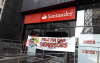 Contra demissões e pela valorização do atendimento, Sindicato protesta em agência do Santander