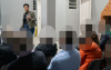 Imagem mostra a dirigente susana malu córdoba falando a bancários durante plenária. Ela está em pé em, um tablado, em frente aos bancários, que estão sentados. Susana é uma mulher negra, de cabelos curtos na faixa dos 35 anos