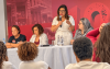 Imagem mostra dirigentes sindicais lado a lado em uma mesa